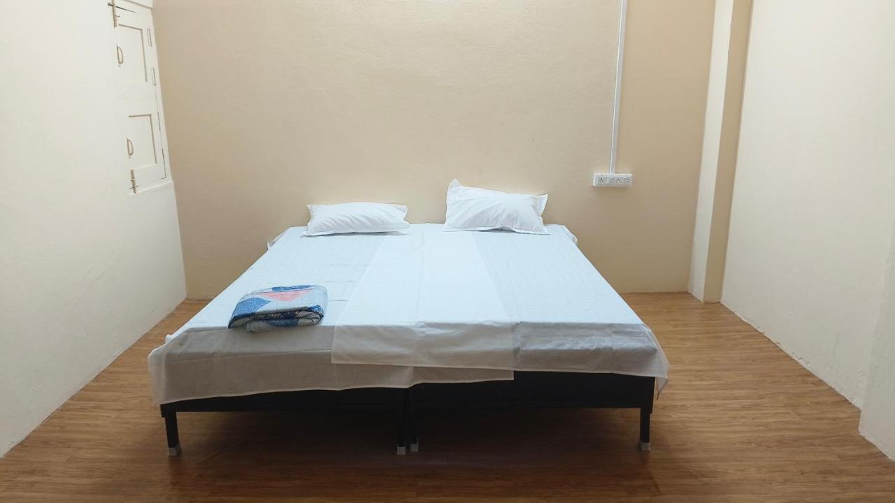 Nain Guest House Ujjain Exteriör bild